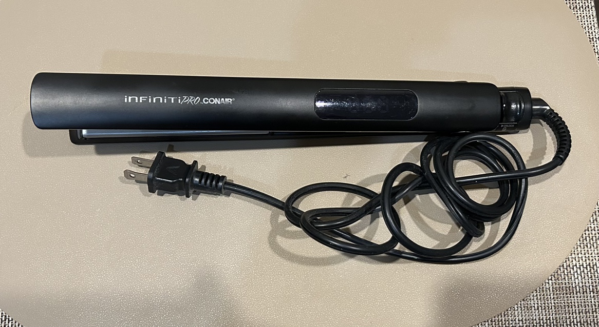Flat iron hair straightener