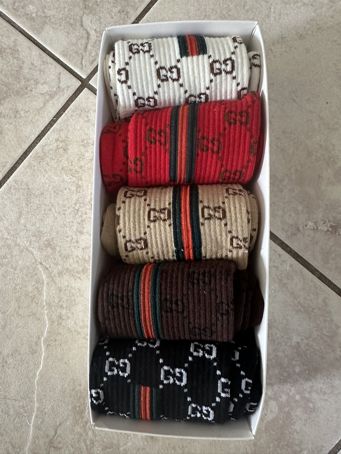 Set of 5 Gucci socks the box cover is missing thumbnail