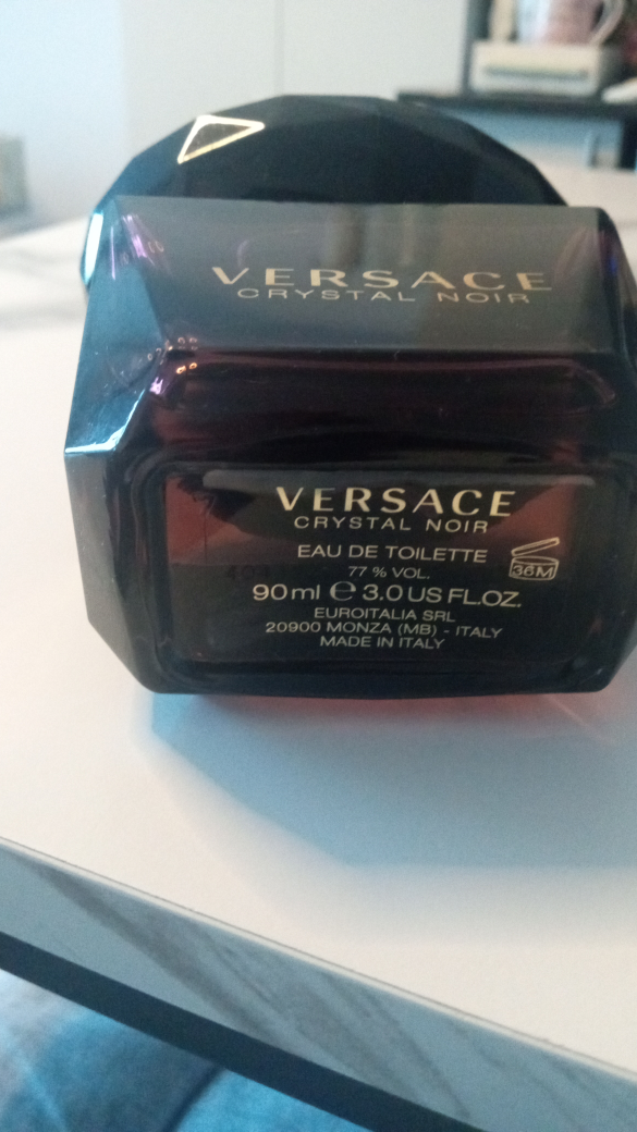 Versace Crystal Noir image indicator(2)