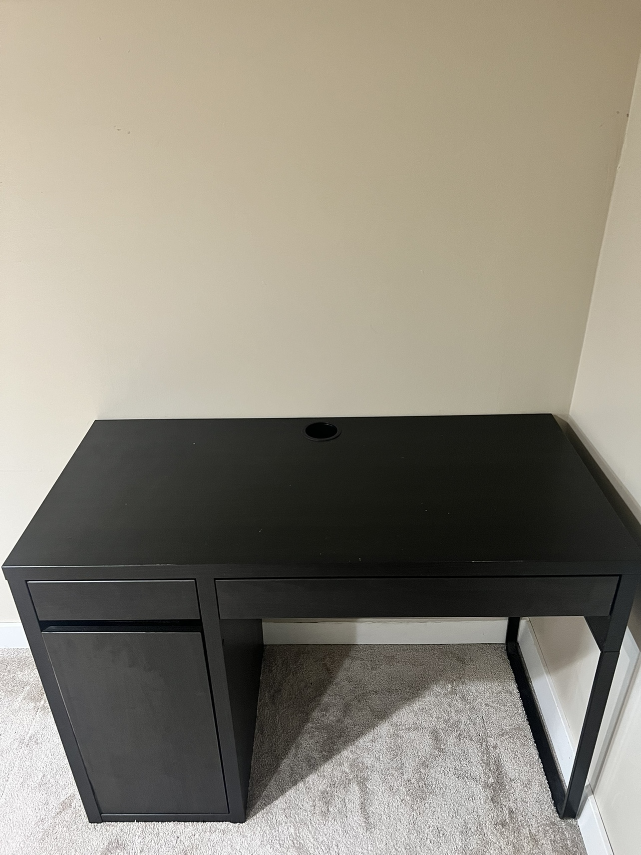 Desk - photo 3