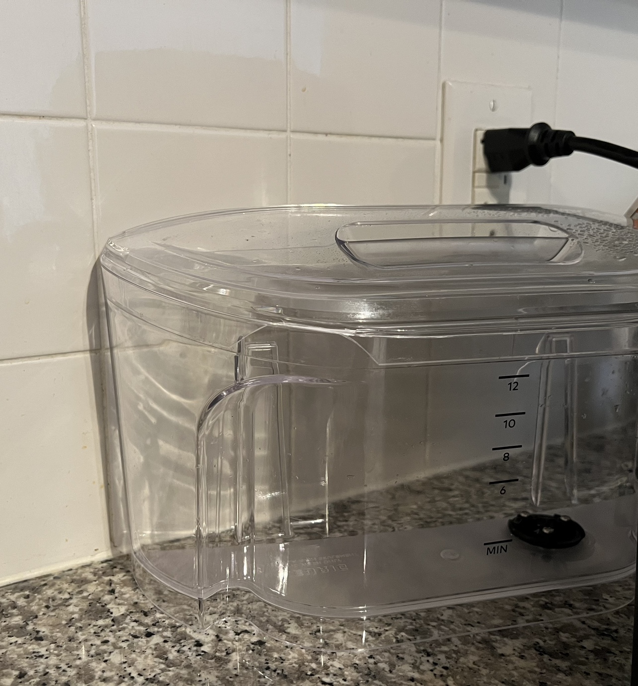 Almost new Keurig machine with FREE coffee pods - photo 3