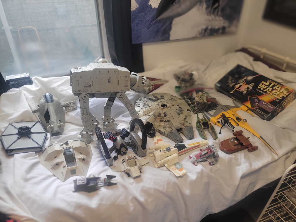 star wars memorabilia  ships,figures  ecy lots of stuff image indicator(5)