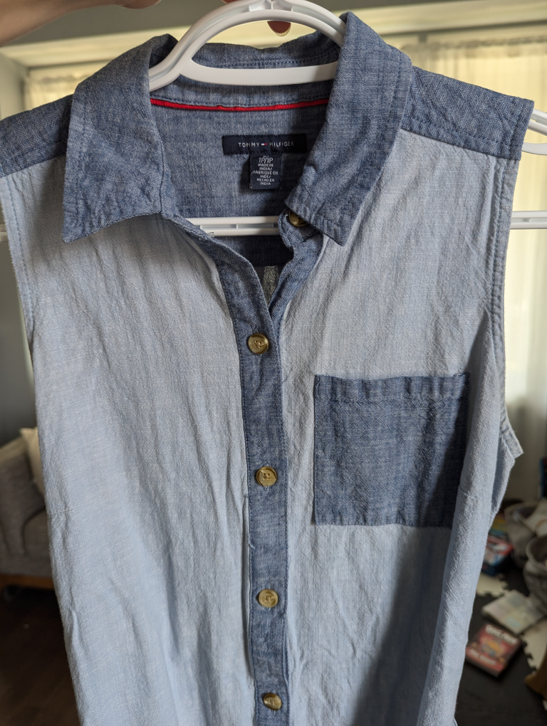 TOMMY HILFIGER DENIM/CHAMBRAY TRIMMED SLEEVELESS SHIRT DRESS image indicator(2)