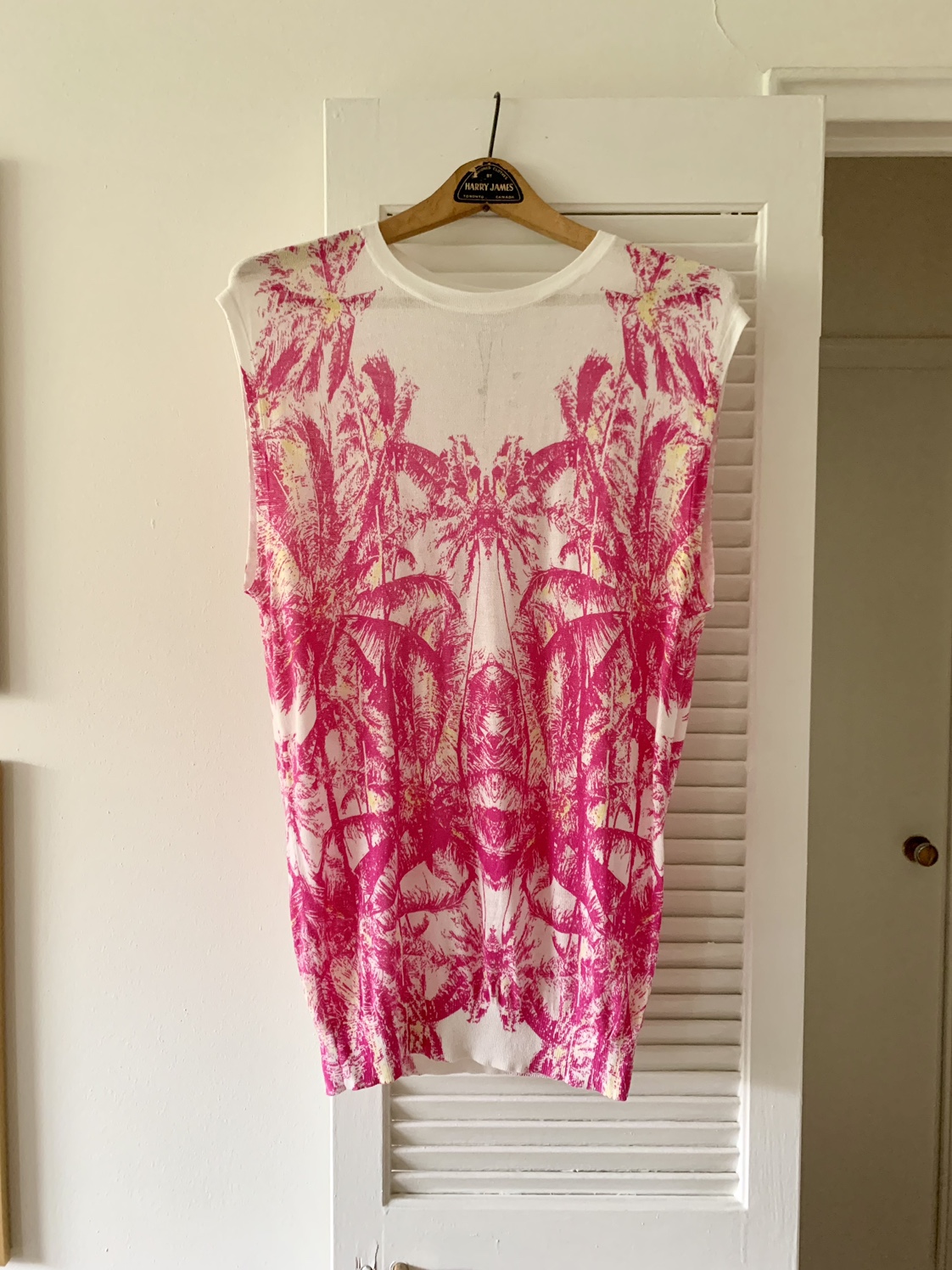 John + Jenn Palm Tree Print Sleeveless Top 🧡 image indicator(3)