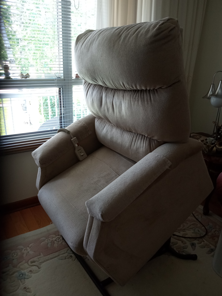 Assistant/Recliner Chair - photo 2
