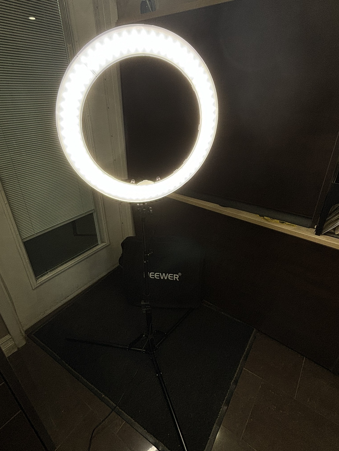 Used Neewer ring light image indicator(4)