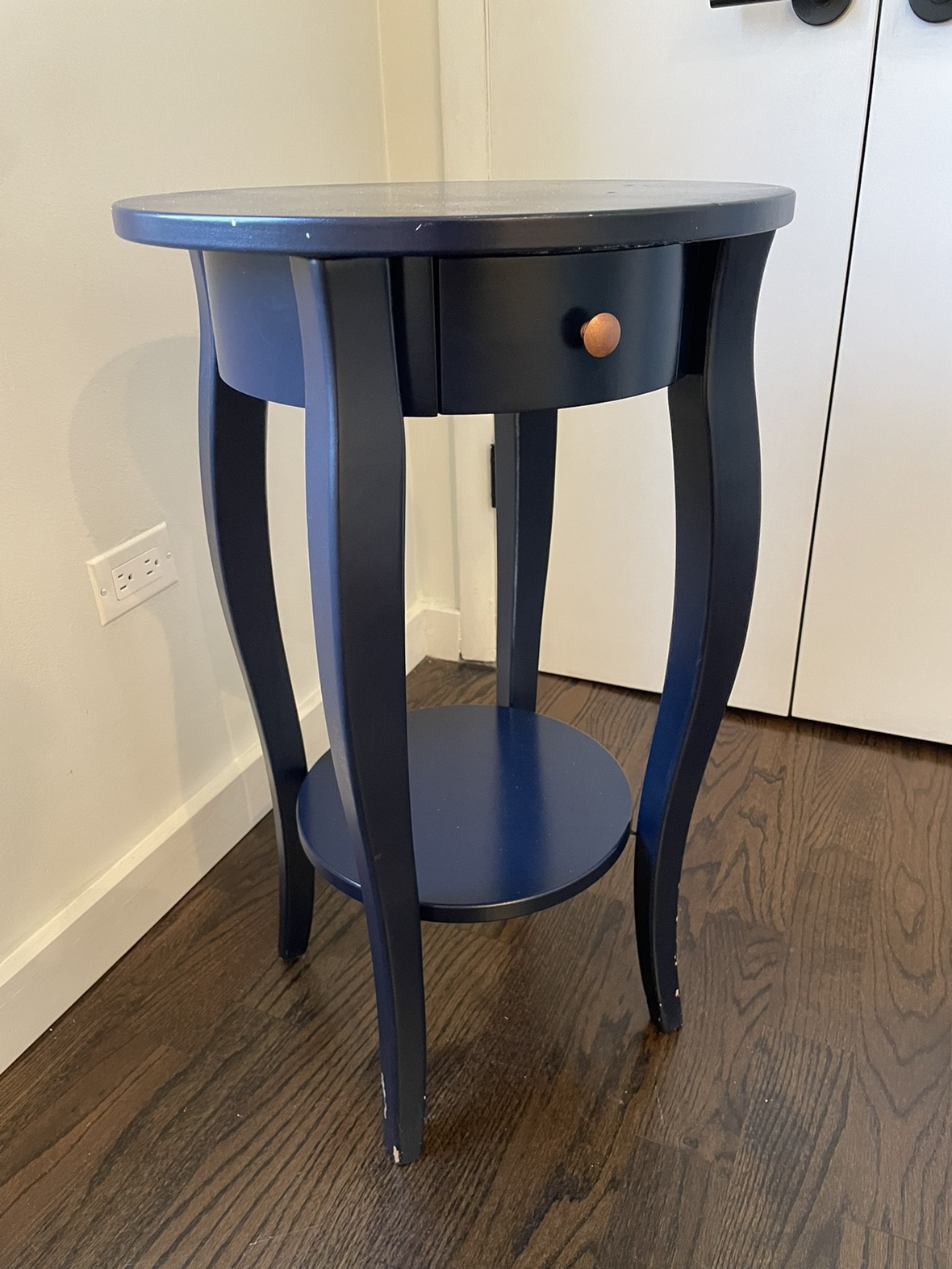 Round end table