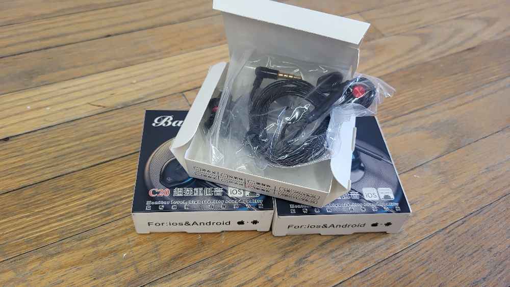 Extra Bass Earbuds Noise Isolating in-Ear Wired with Microphone thumbnail