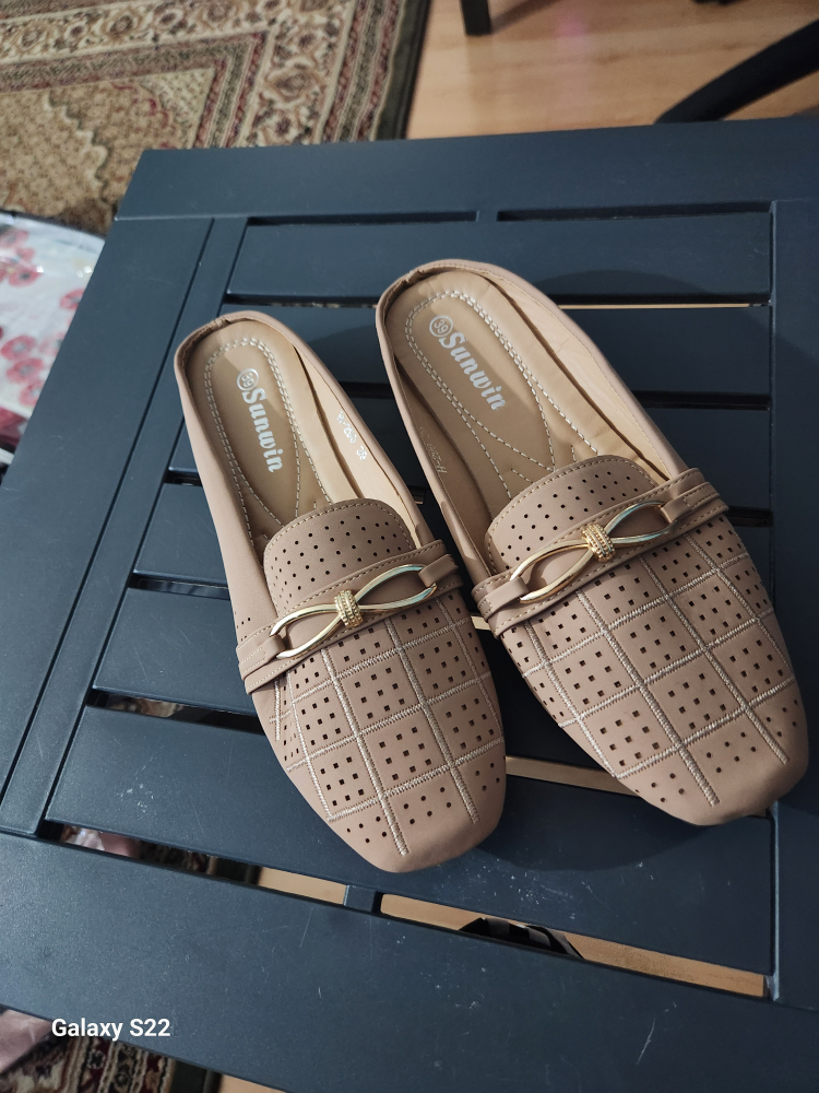 summer slip-on,never been use image indicator(3)