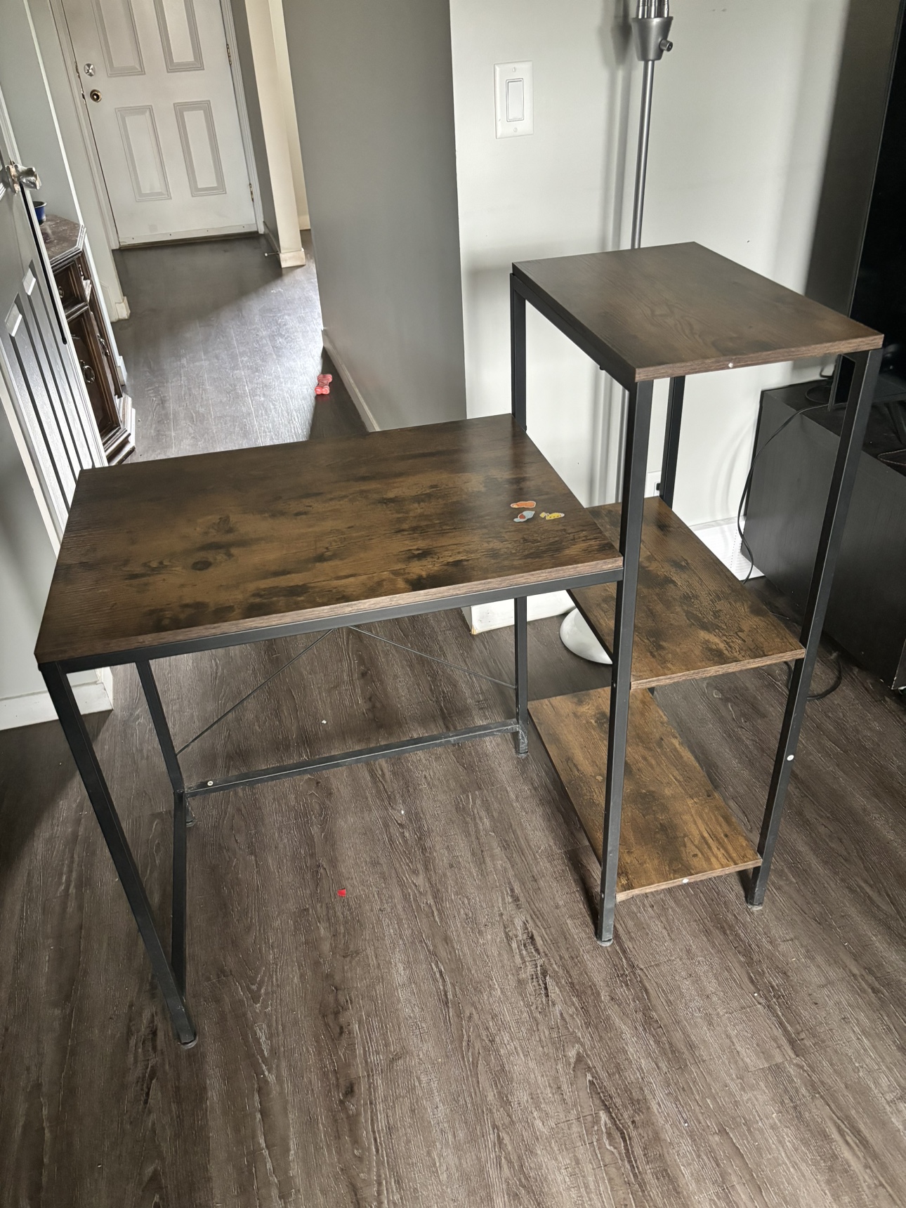 Desk in good conditions