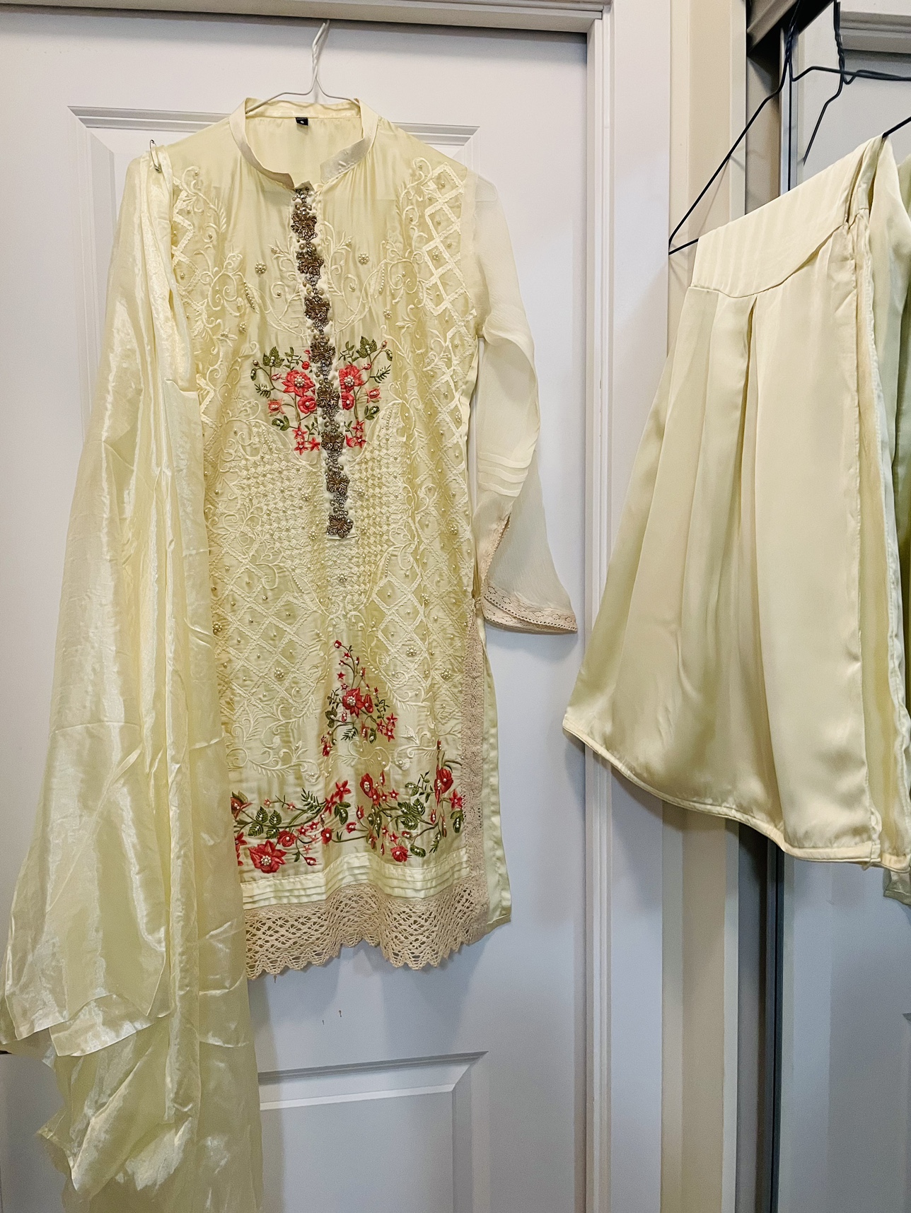 Brand new size small Pakistani dress available till 10 thumbnail