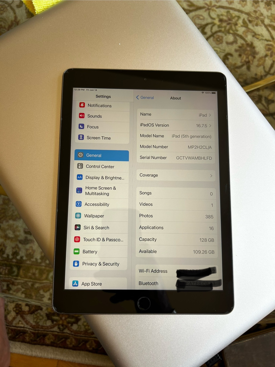 Apple iPad 5th Gen 2017. - photo 3