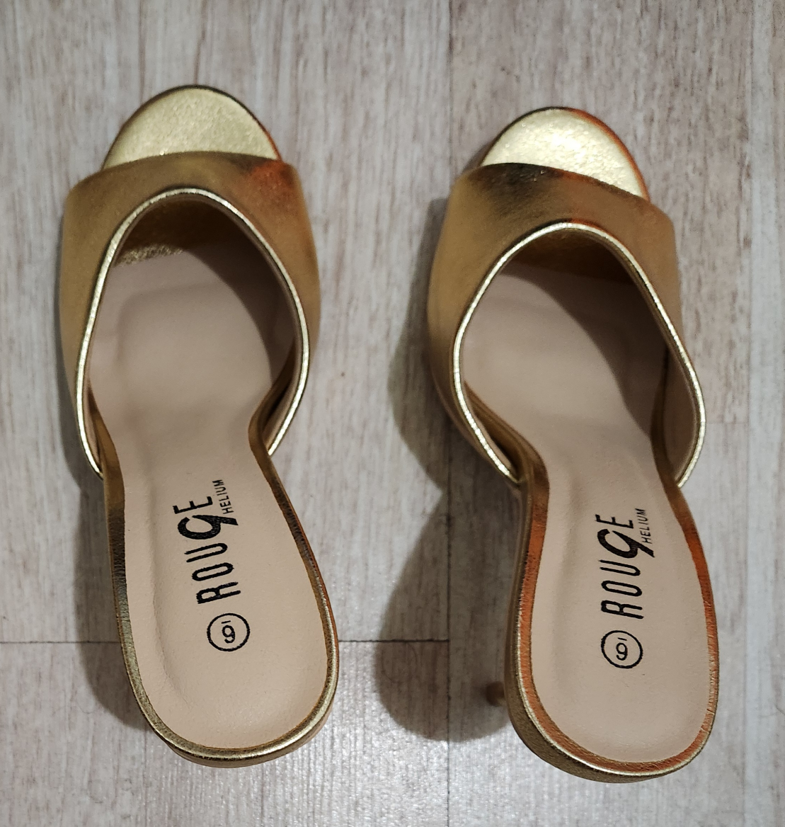 new sandal gold color size 6 🥕 - photo 2