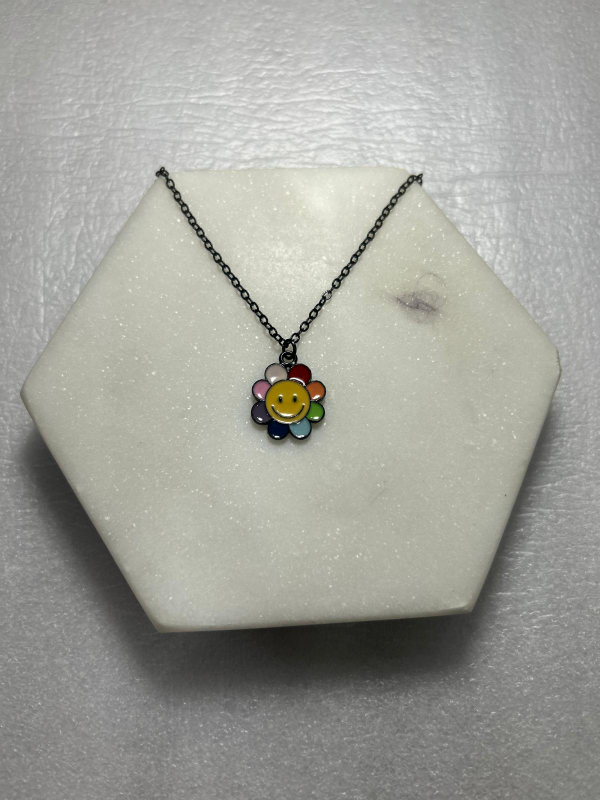 Smiley Face Necklace image indicator(3)