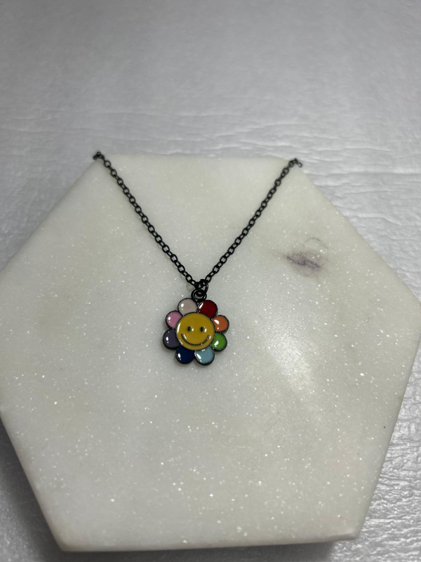 Smiley Face Necklace image indicator(5)