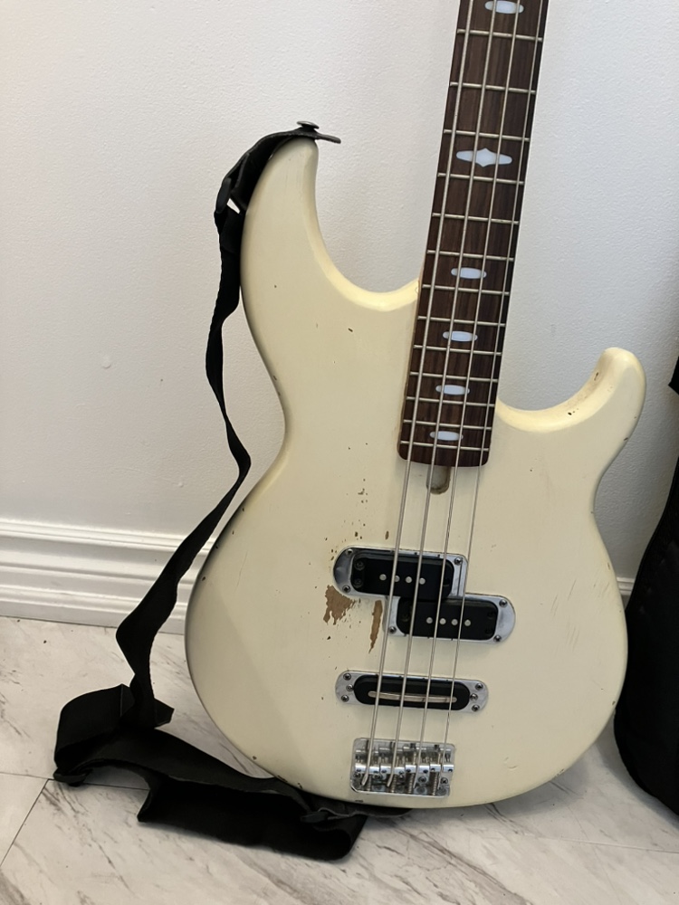 Vintage Bass Guitar with Strap and new softcase image indicator(4)