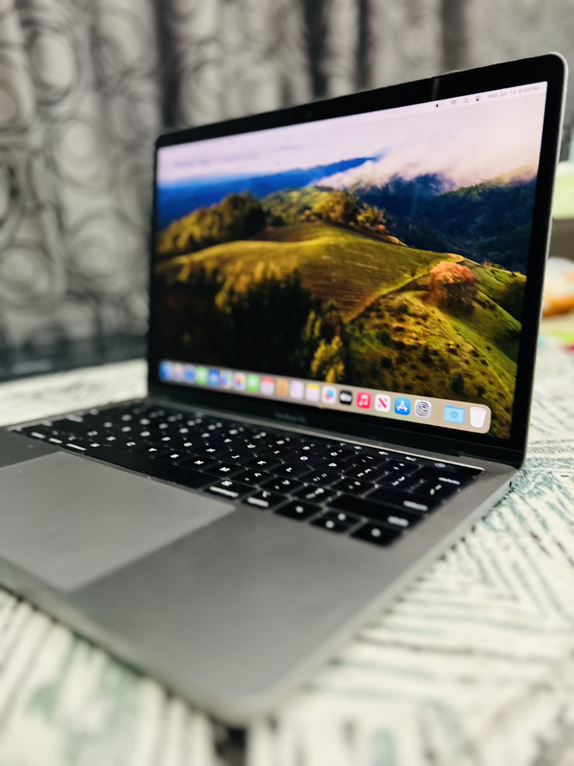 MacBook Pro 2019 with touch bar - photo 4