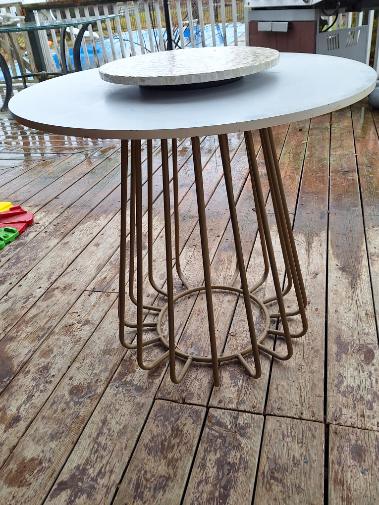 round dining table thumbnail
