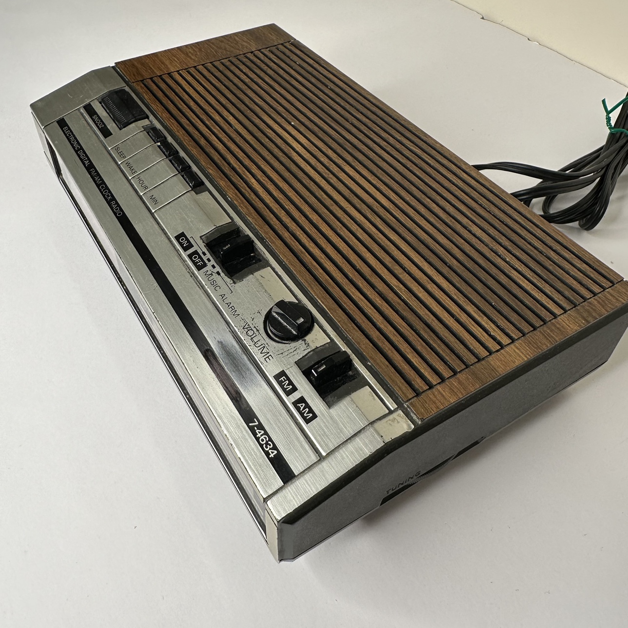 Vintage GE Digital LED AM/FM Clock Radio - photo 4