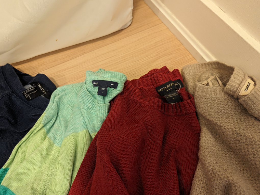 Sweaters Size S/M image indicator(2)