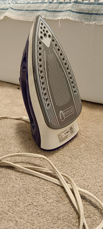 T-Fal IRON 1500 W Steam Power Durilium Technology Auto shut