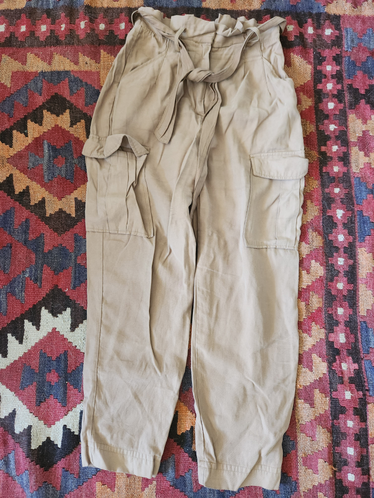 H&M high raise cargo pants size small thumbnail