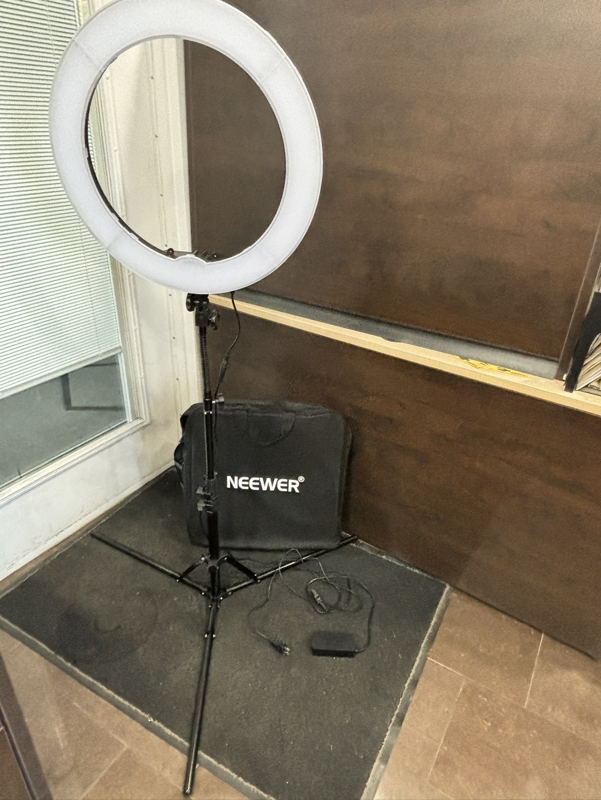 Used Neewer ring light image indicator(5)