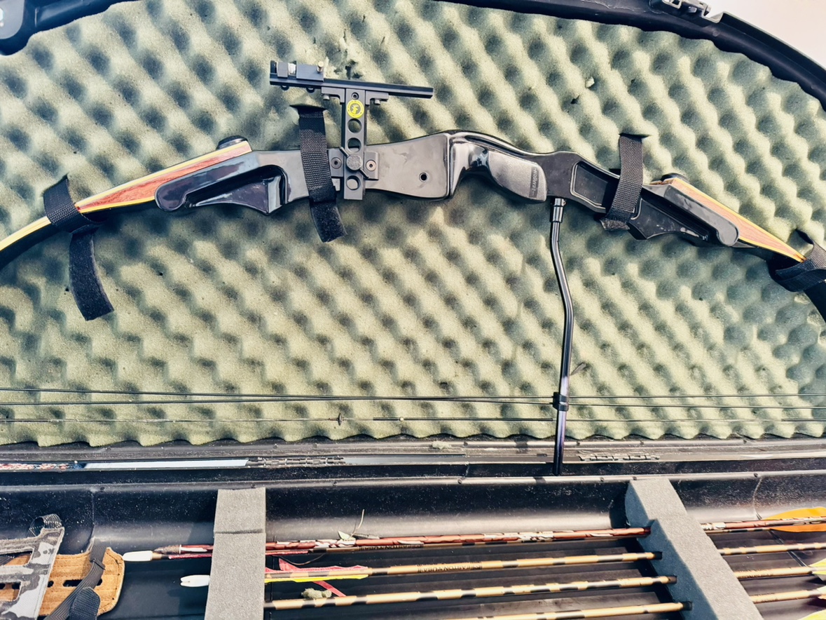 Archery bow and arrow equipment - photo 2