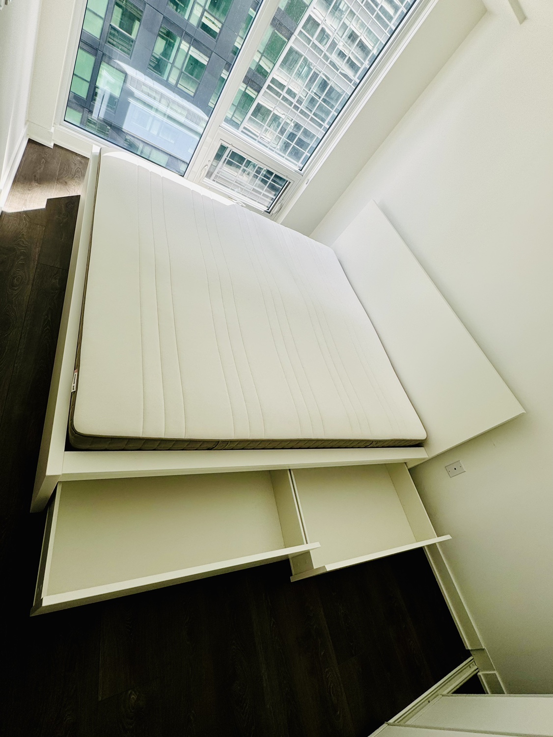 MALM King size high bed frame+4 storage boxes+mattress image indicator(5)