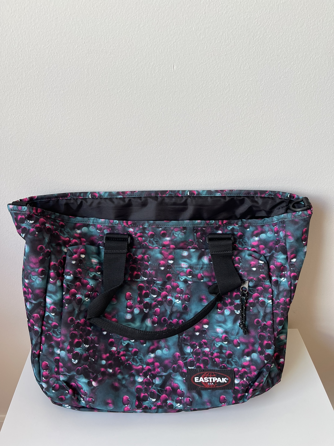 EASTPAK cherry bag thumbnail