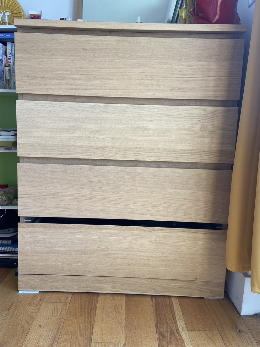 Ikea Malm 4 drawer dresser, bottom slat missing
