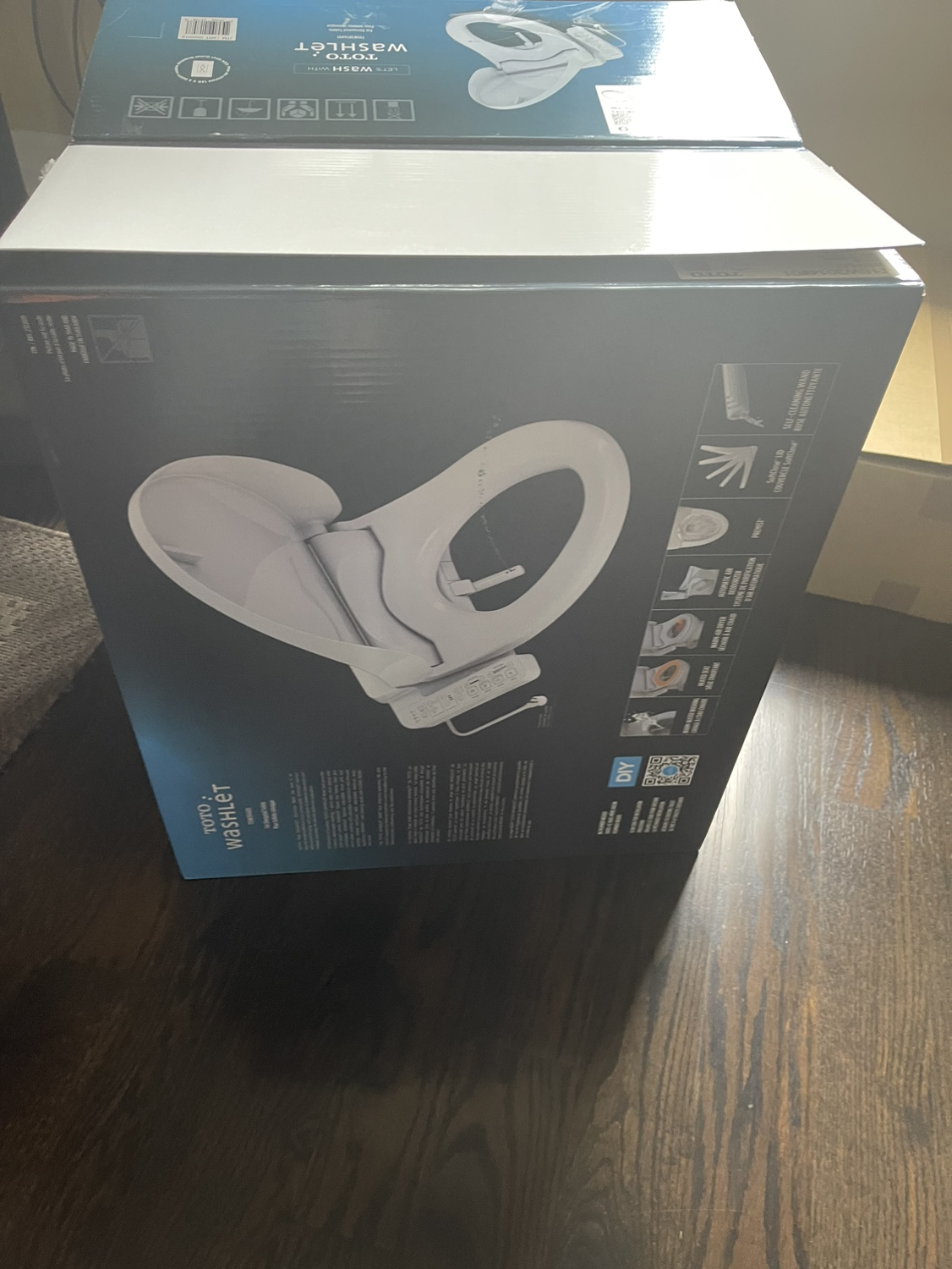 2 toilet seats