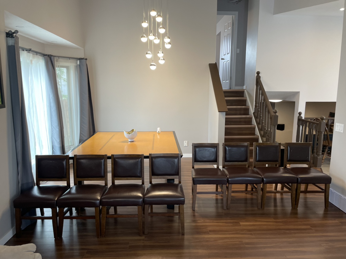Classic wood dining chairs (8 pieces)
