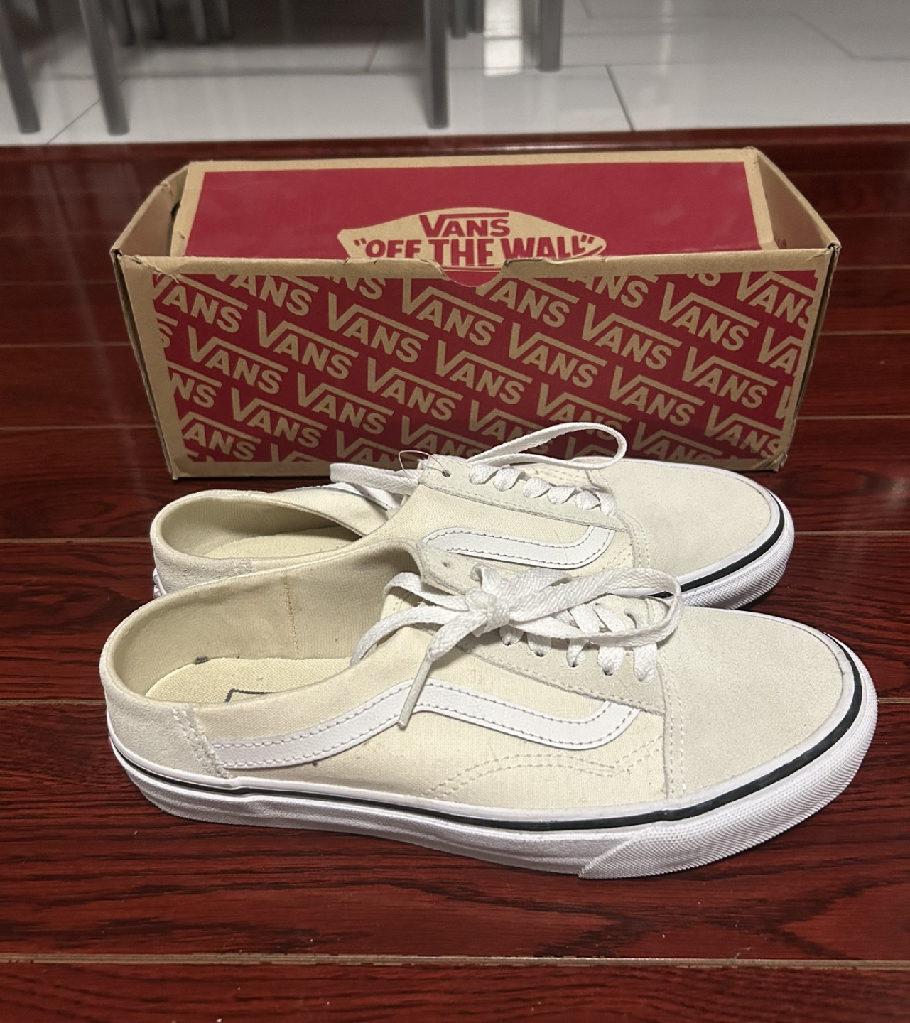 Vans Old Skool Mule in White/Cream image indicator(2)