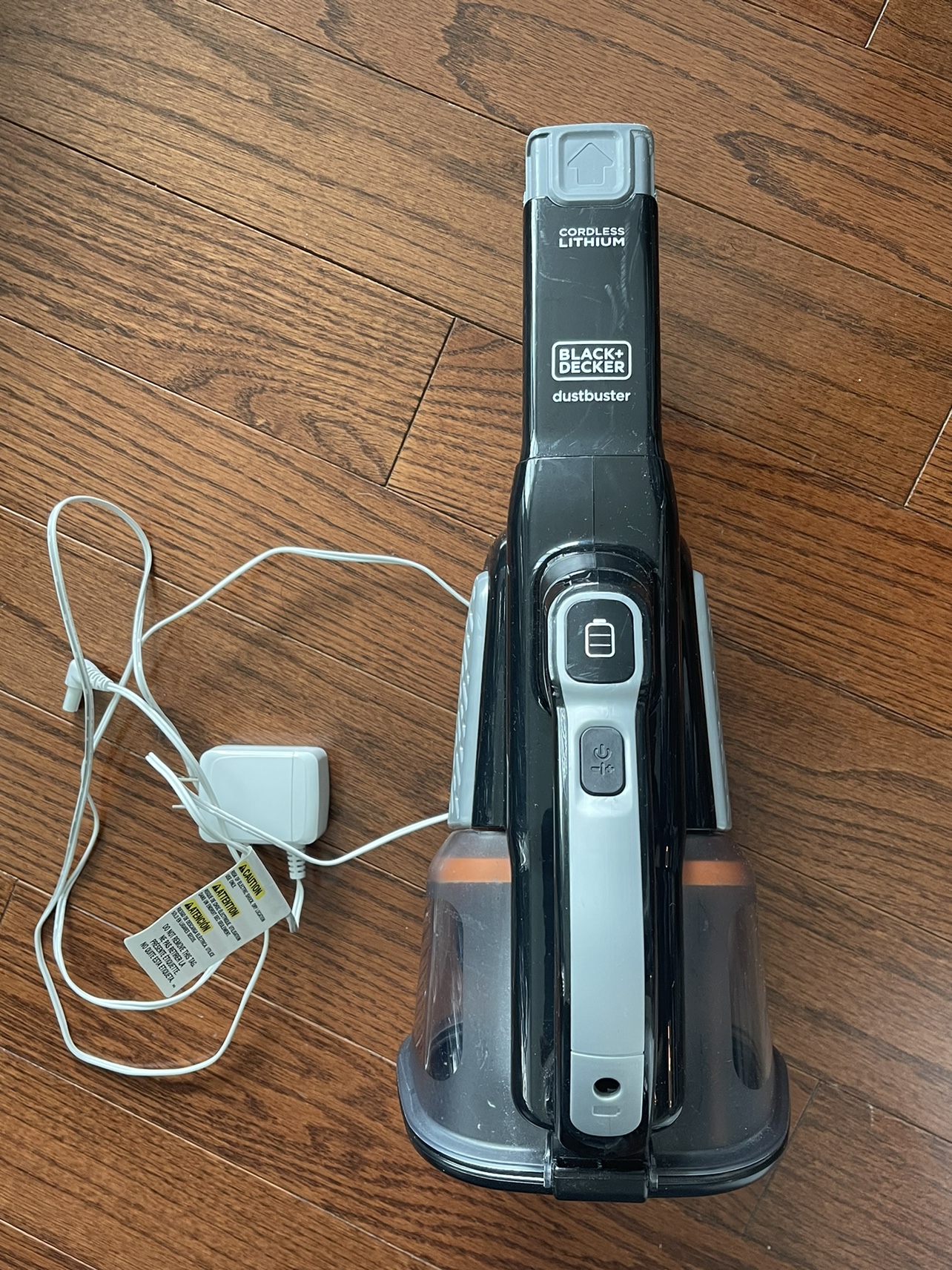 Portable chargeable vacuum
