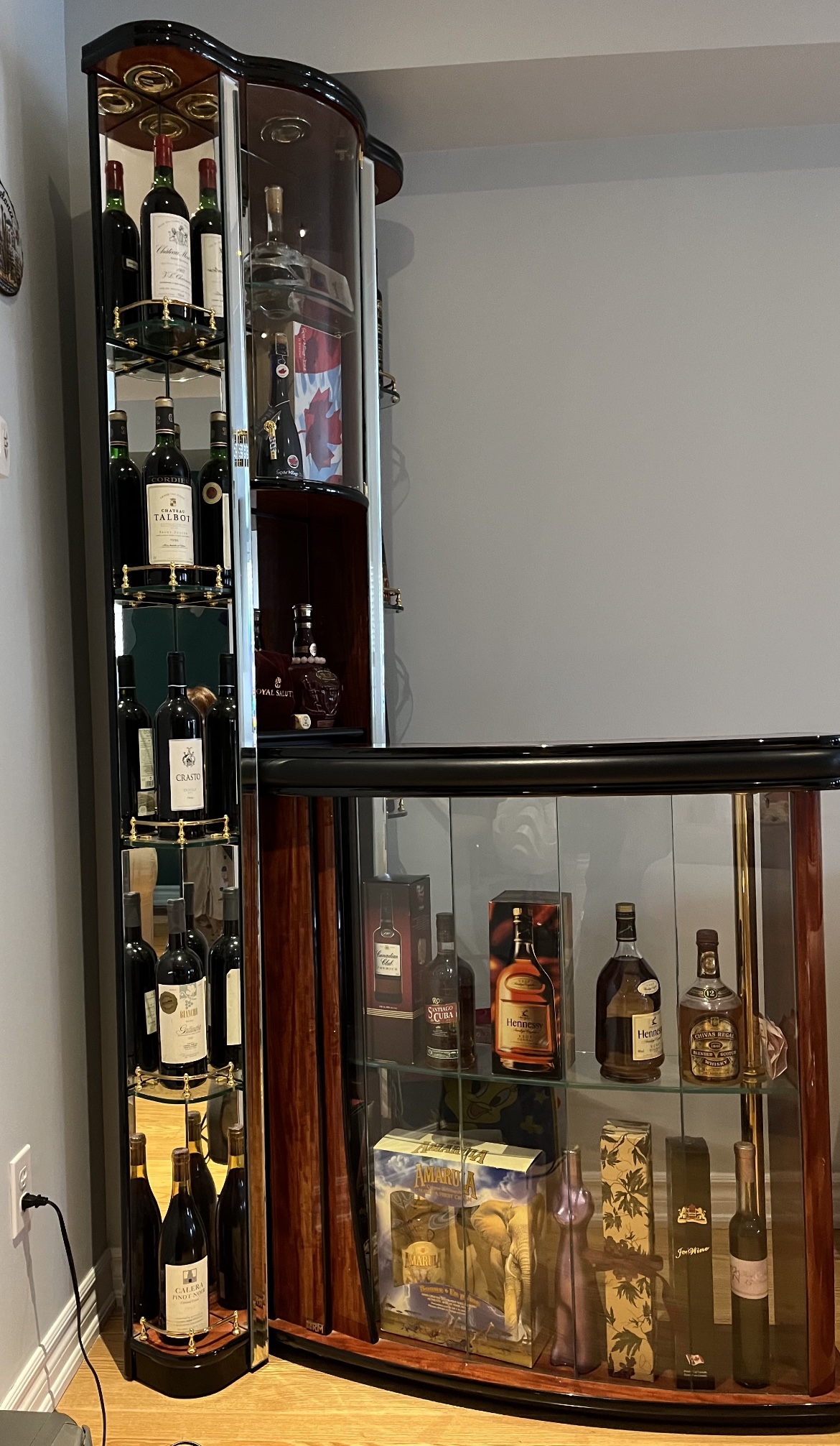 Italian elegantly designed wine cabinet。意大利設計師的高級酒櫃 - photo 2