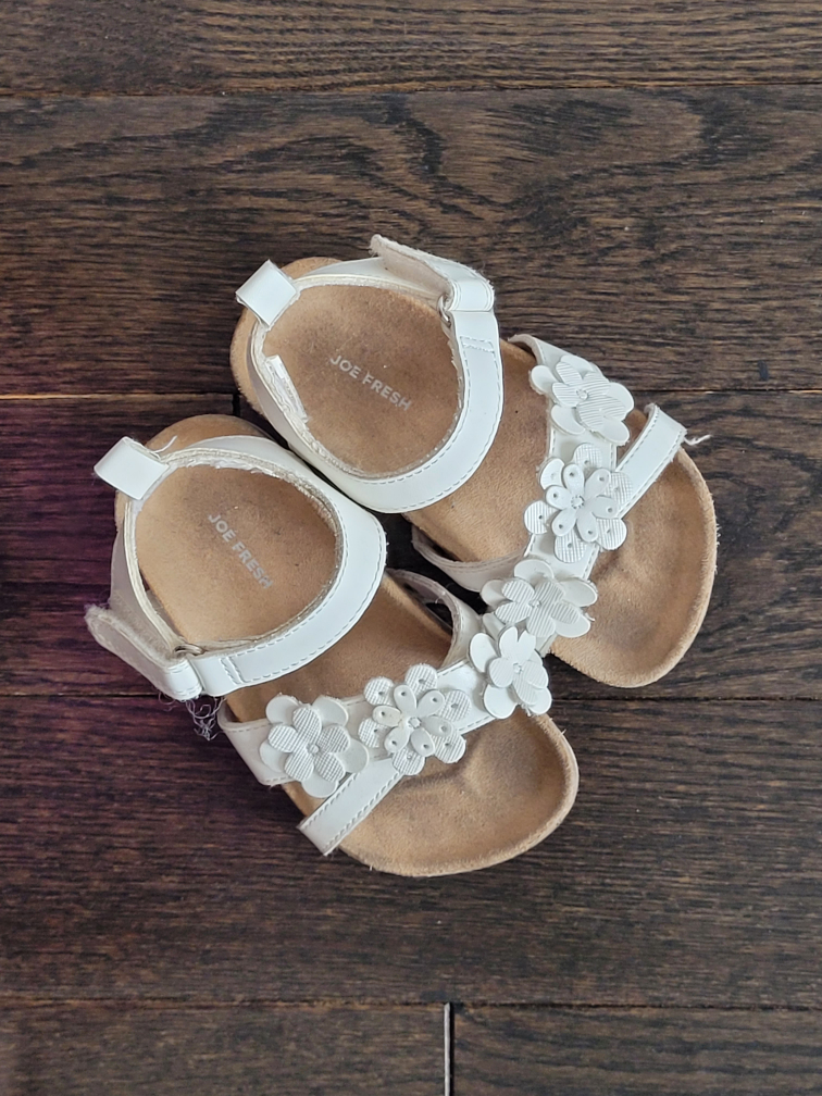 Toddler Girls size 6 sandals thumbnail