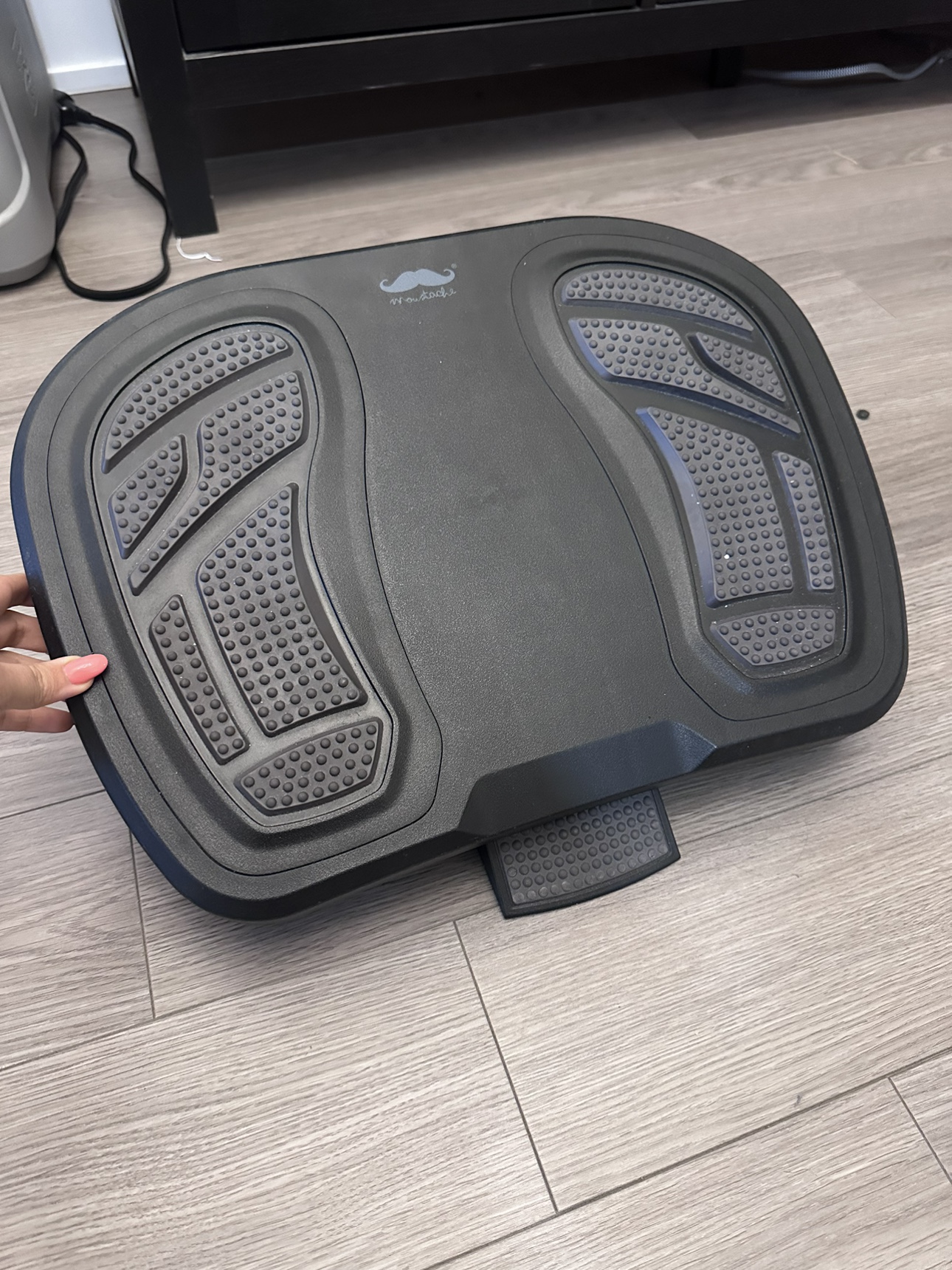Ergonomic Angle and Height Adjustable Footrest - Moustache