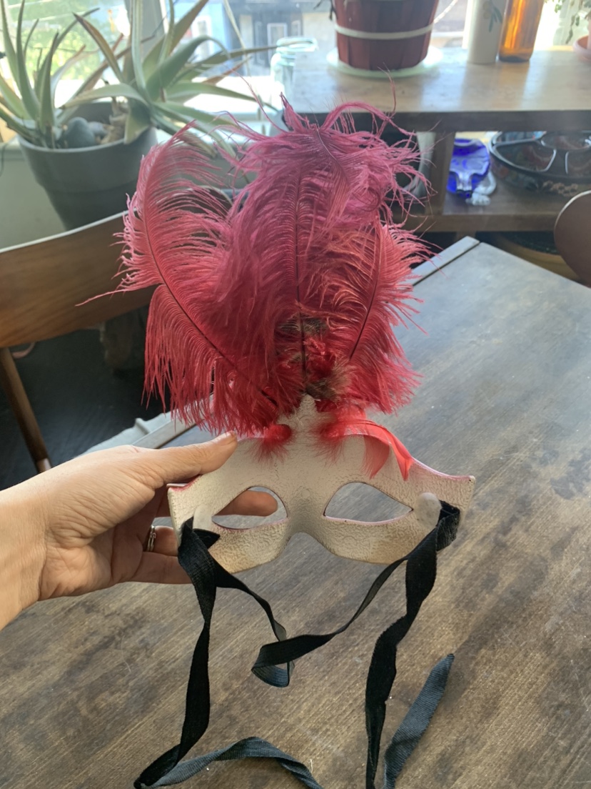 Red feathered Mardi Gras masquerade mask - photo 5