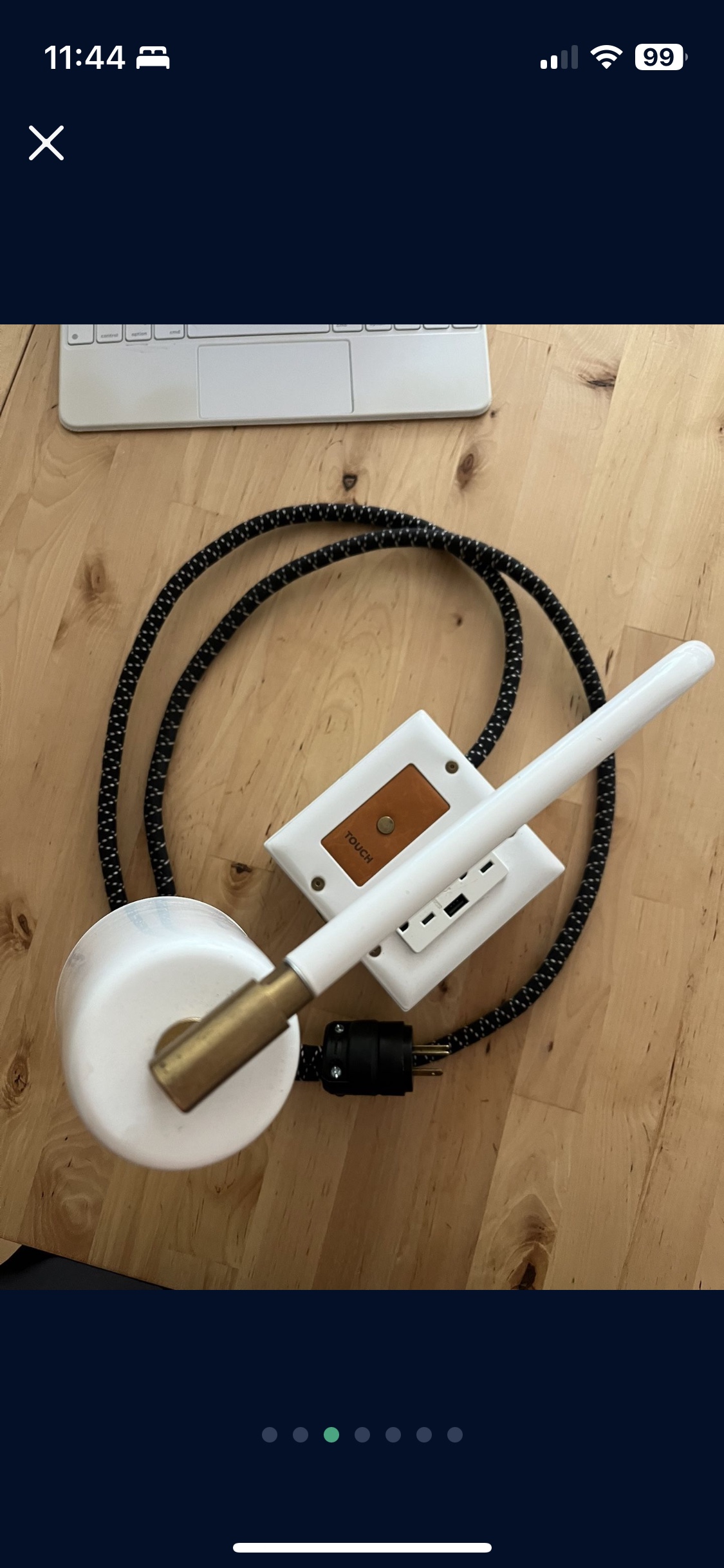 Bedside table lamp with a bulb image indicator(3)