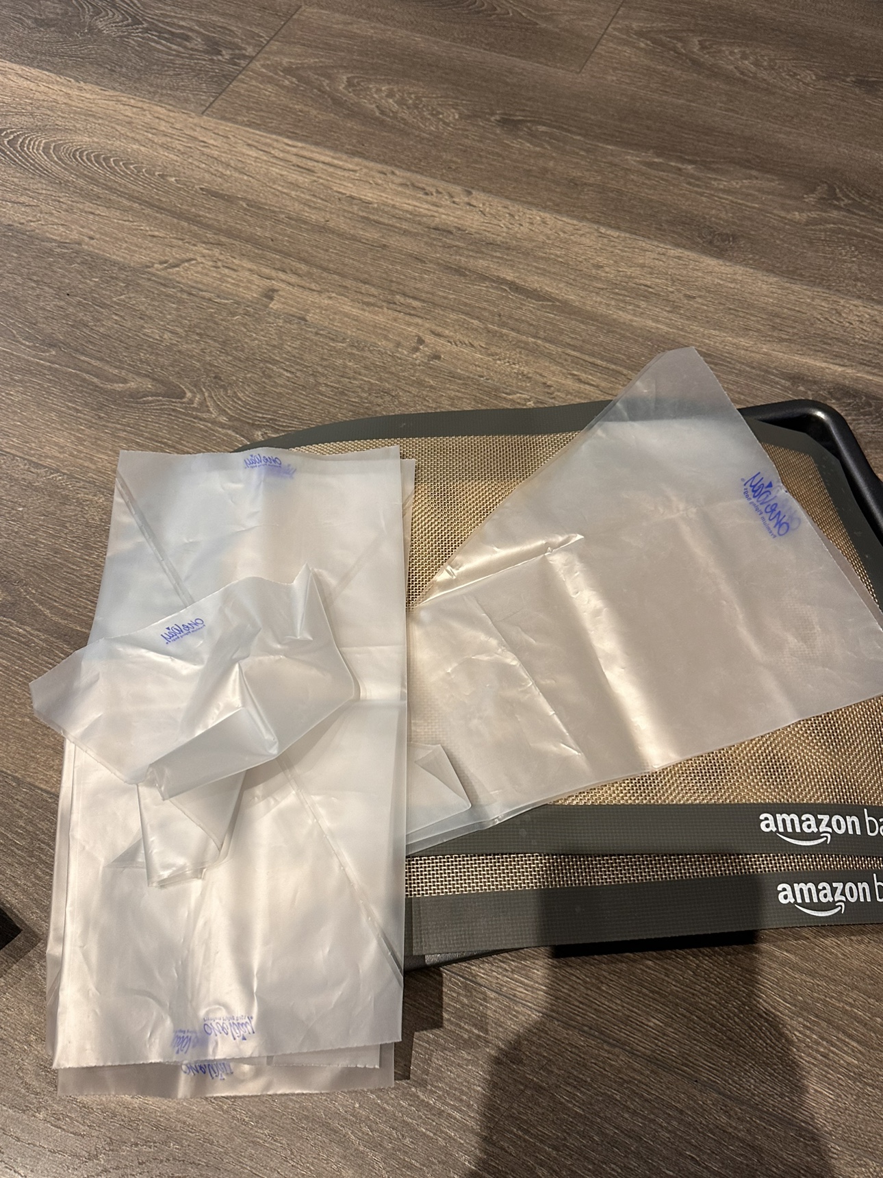 Baking pan, Madeleine pan, baking mat and Piping bag image indicator(7)