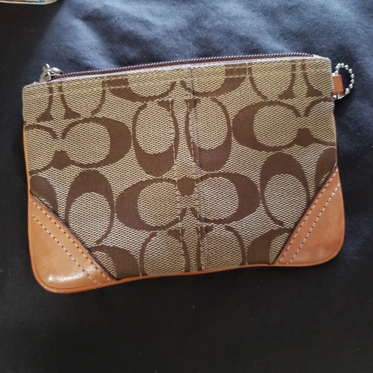 coach wallet thumbnail