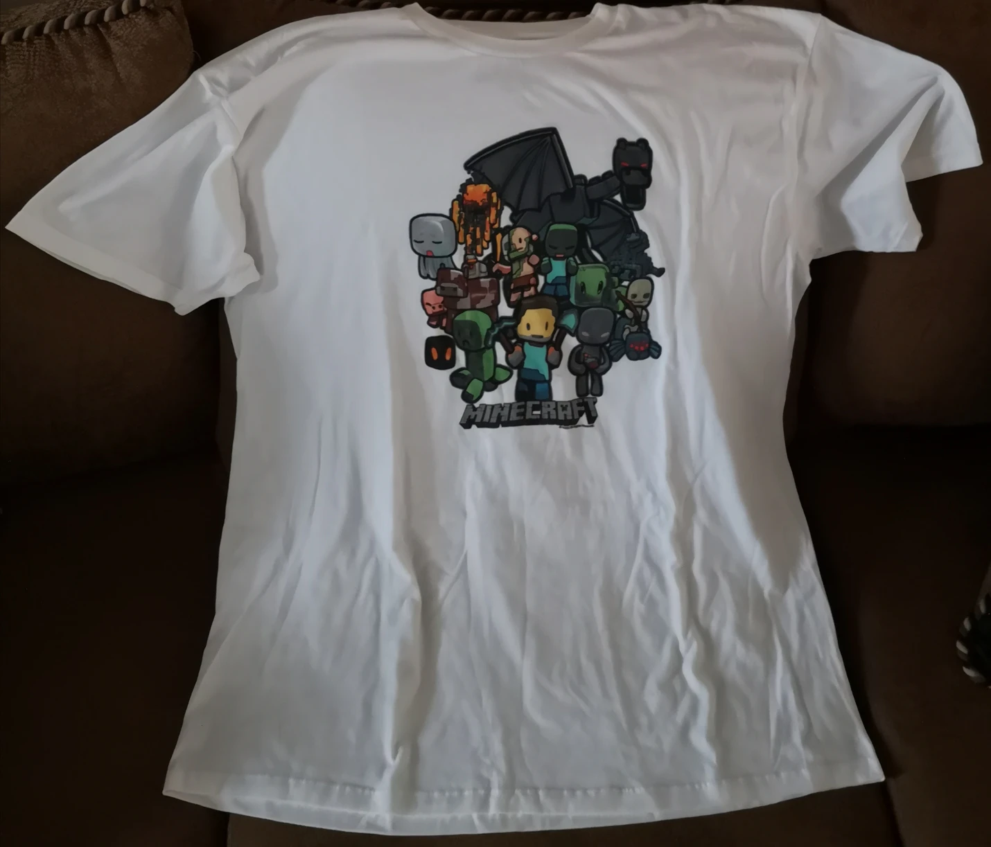 JINX Minecraft Party Basic T-Shirt White & Guess Jeans Top