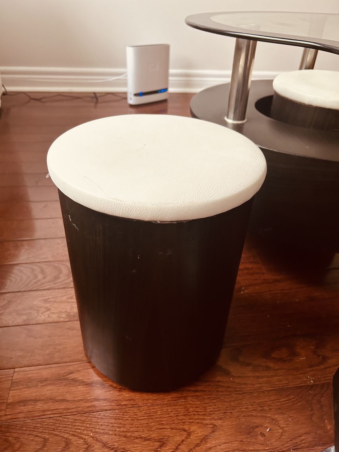 Coffee table with two ottomans - photo 4