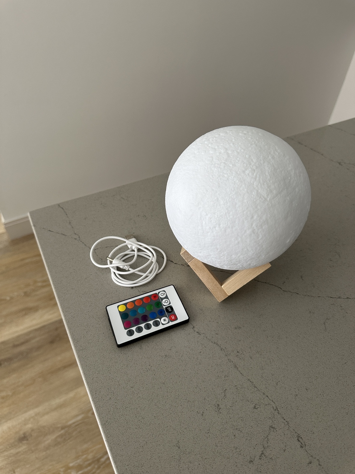 Rechargeable moon lamp - photo 4