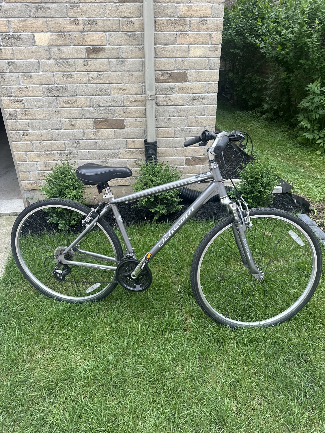 Schwinn Hydra (24 speed, hybrid bike)