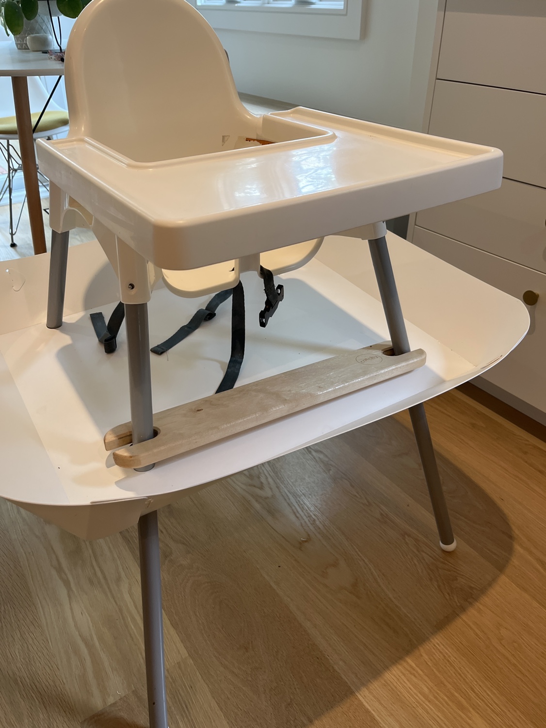 IKEA high chair, tray, catchy footrest and catchy food catcher