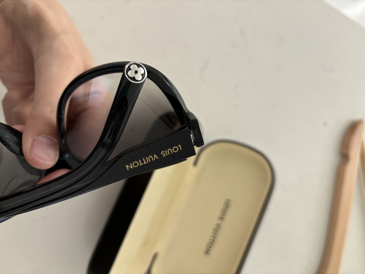 Louis Vuitton Oversized sunglasses - photo 3