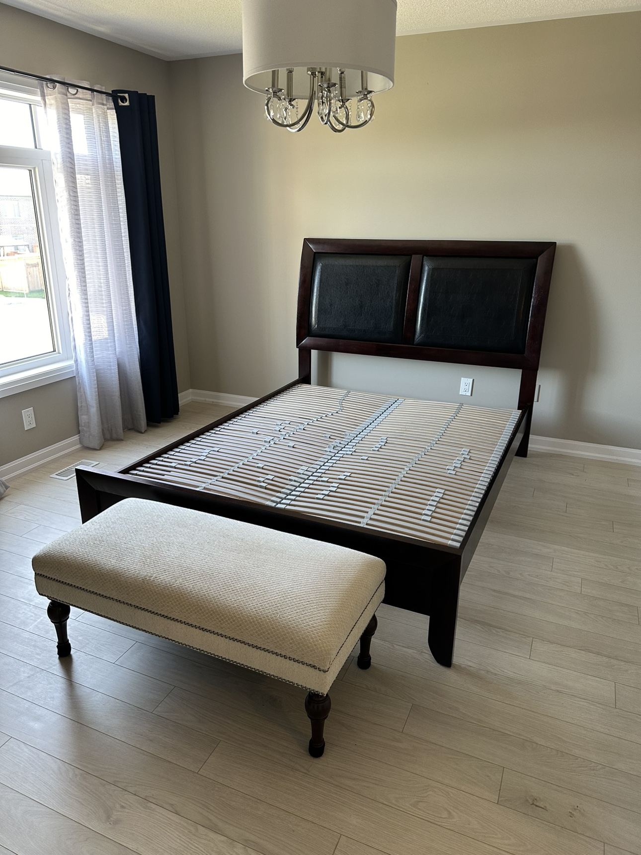 Queen size 4 Piece Bedroom Set