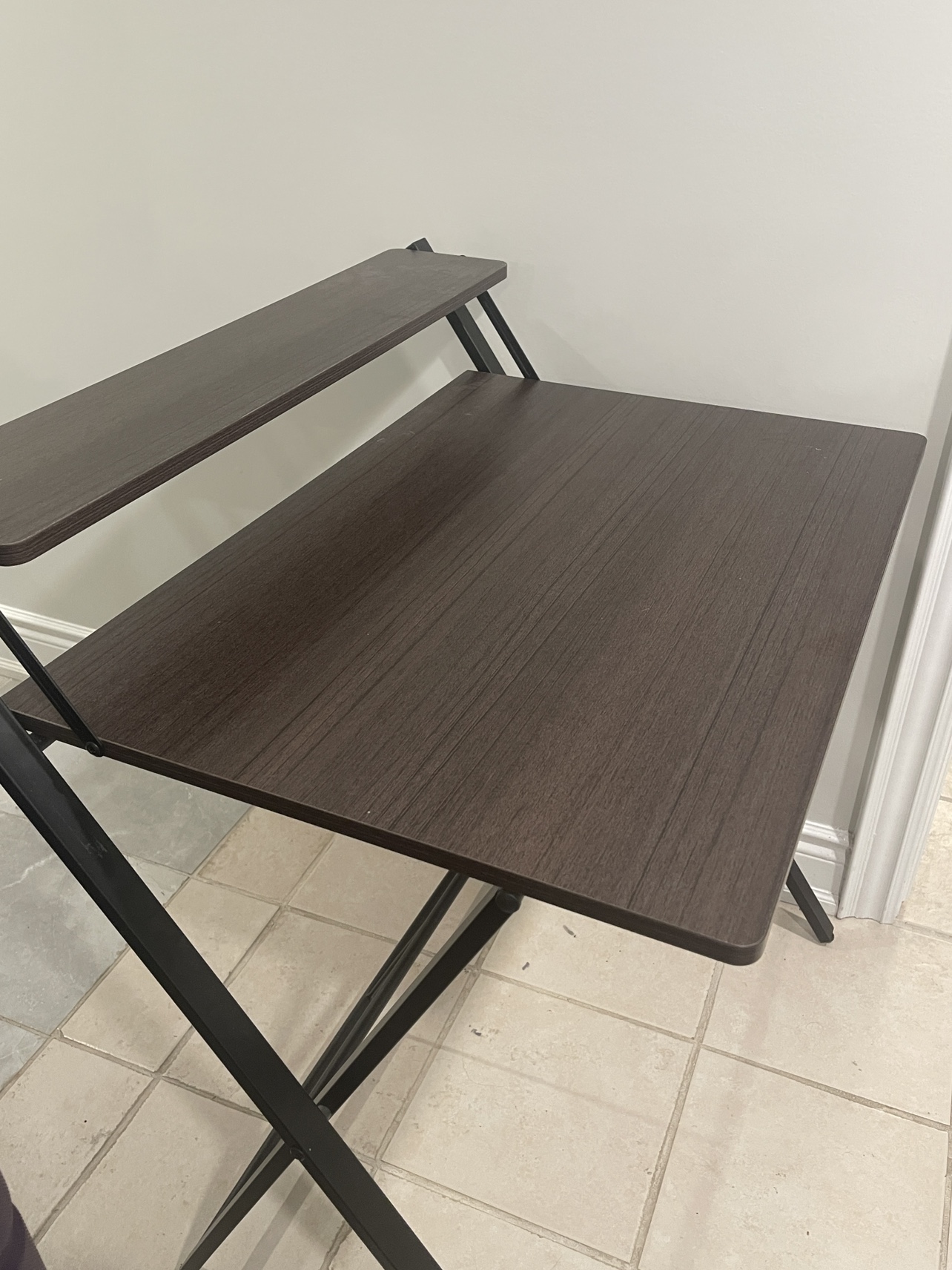 Desk - photo 3